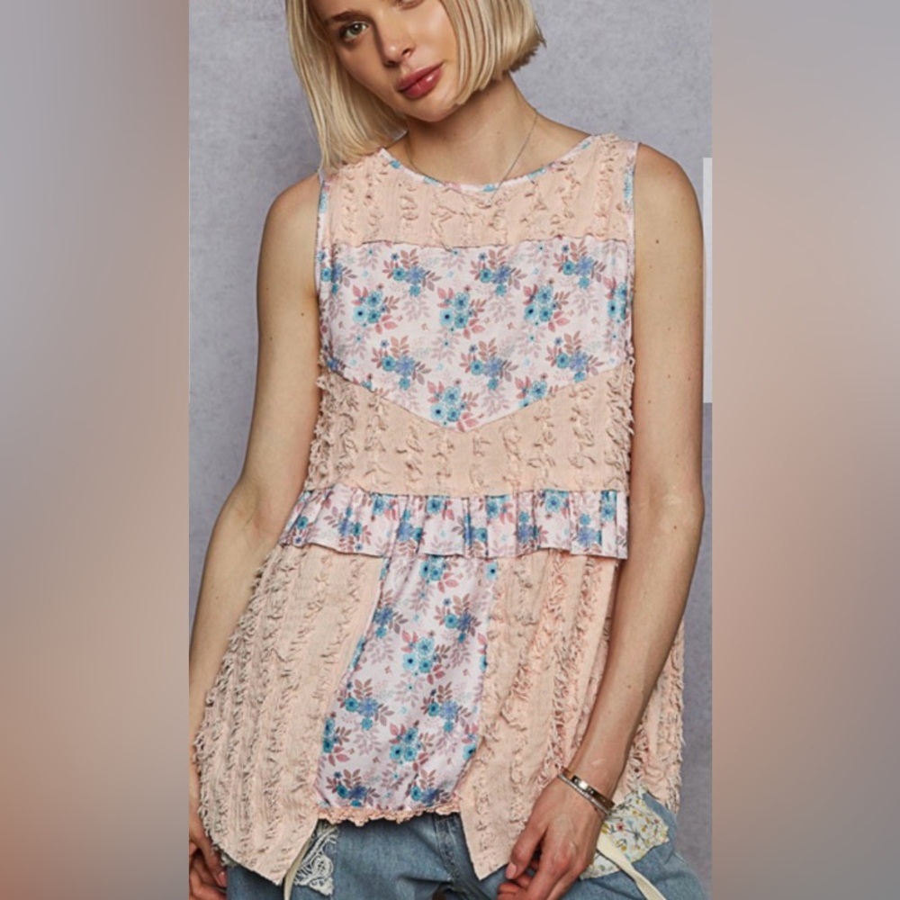 💙POL Floral Textured Sleeveless Blouse
